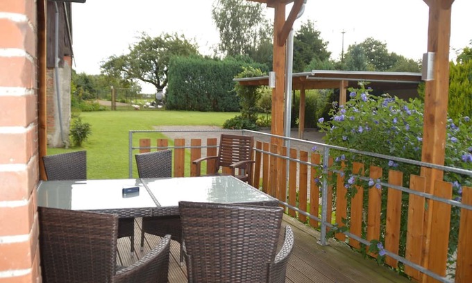 Hof Meteln Apartment | Secluded Nature Retreat with Ocean Views and Family Comfort