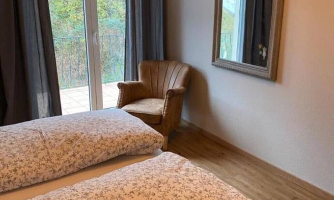 Britzingen Apartment | Cozy Ferienwohnung Rebblick for Couples and Kids