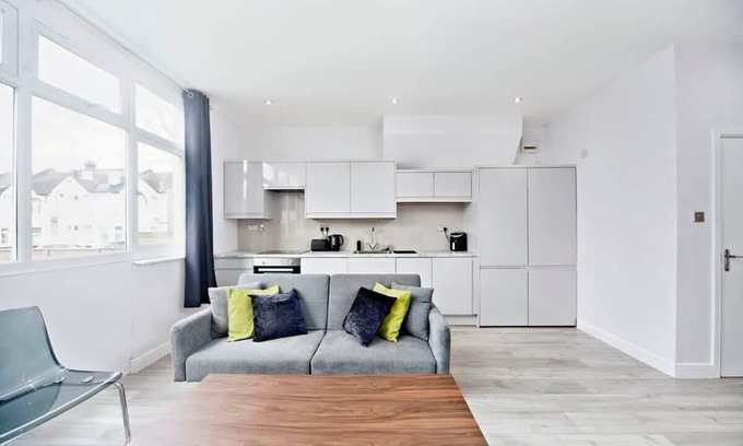 West Thornton Apartment | Stylish 1BR Thornton Flat with Kitchen and City Access