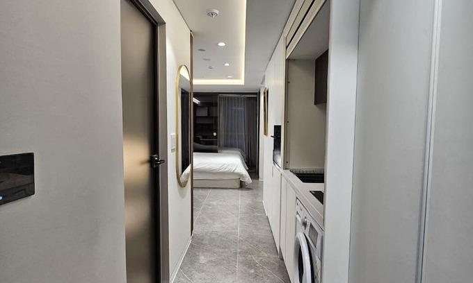 Seocho-dong Apartment | Discover Premium 1-Room with 2 Beds in Gangnam