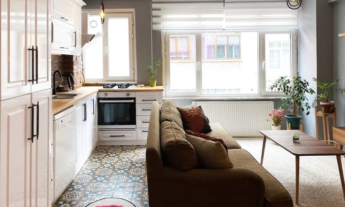 Rasimpasa Condo | Budget-Friendly Hotel with Pet and Child-Friendly Amenities