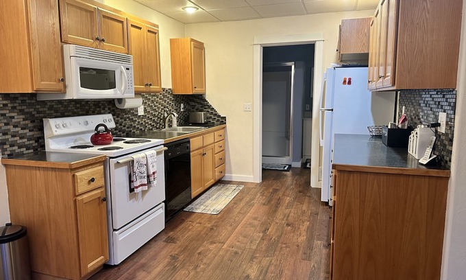 Creswell Apartment | Convenient Apartment Near Hayward Field & University of Oregon