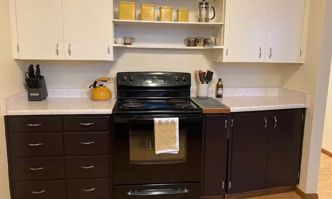 Butte Apartment | Cozy Child-Friendly Stay on the Westside Awaits You