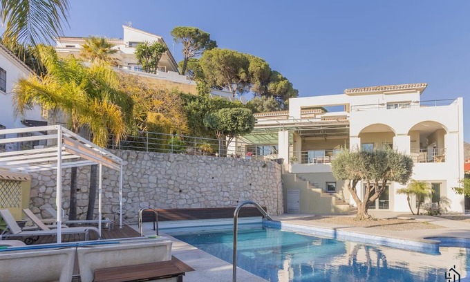 Cerrado de Calderon Villa | Experience the Elegance of Living4malaga Flamencos Villa