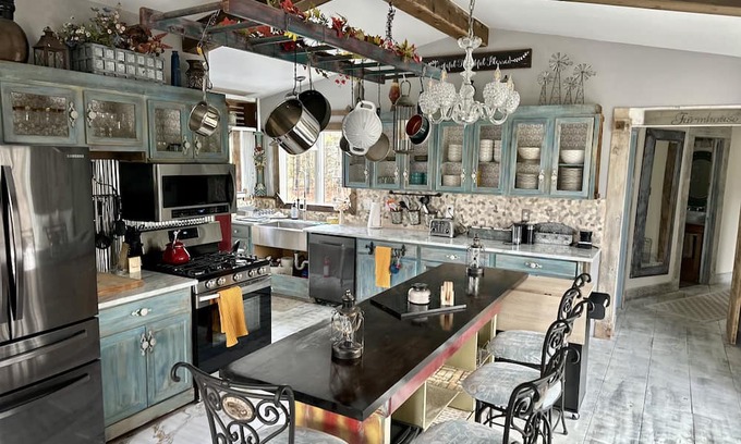 Boston Heights House | Discover The Brupoppy Farm & Stay in Boston Heights, Ohio