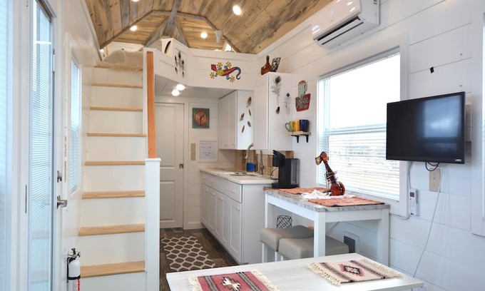 Prescott Valley House | Inviting Tiny Home with Kitchen, Patio & Private Parking