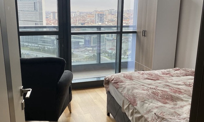 Bagcilar Apartment | Cozy Retreat in a Prime Location, Pet and Child Friendly