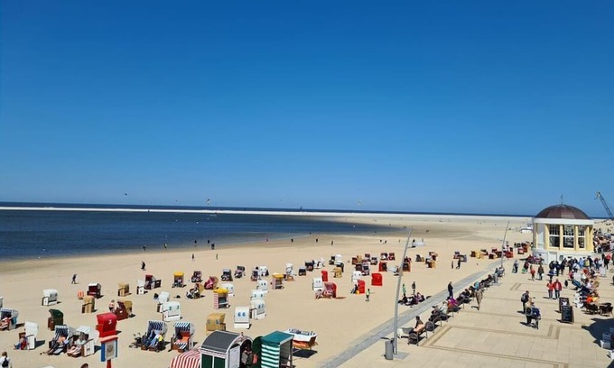 Borkum House | Cozy Getaway at Borkum Ideal 71 with Spa & Breakfast