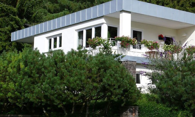 Birresborn House | Cozy Trappen Holiday Residence with Family-Friendly Amenities