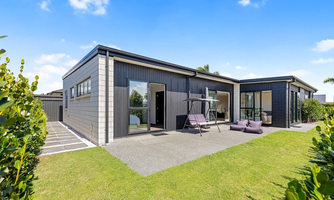 Papamoa Beach House | Sol Escape - Papamoa Beach Holiday Home