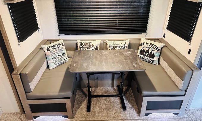 Yakima House | Experience Glamping in a Well-Maintained RV with Ocean View