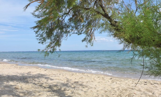 Paralia Dionysiou Apartment | Fibes Luxury Living: Family-Friendly Stay with Breakfast