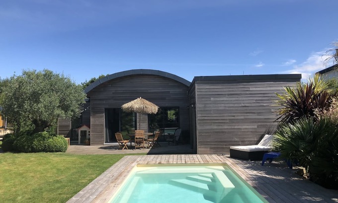Locquenole House | Relaxing Retreat at Maison Bord de Mer with Pool & Spa