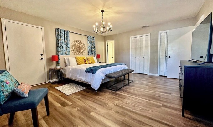 Reservoir House | Central Location with Four Cozy Kings and Family Amenities