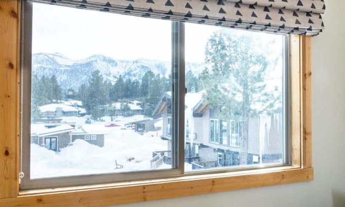 Mammoth Lakes Apartment | Pet-Friendly Guest Room with King Bed at Outbound Mammoth