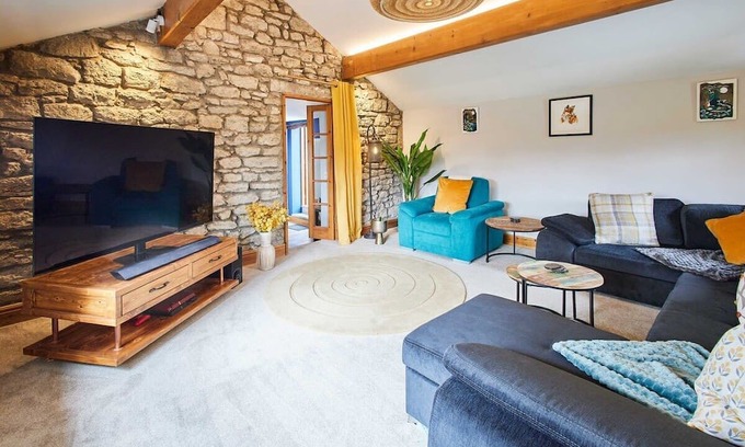 Holme House | Discover Lime Tree House: Family-Friendly Stay Awaits