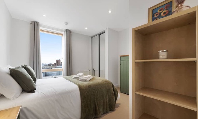 Bromley South Apartment | Bow Retreat: Your Gateway to London's East End Awaits
