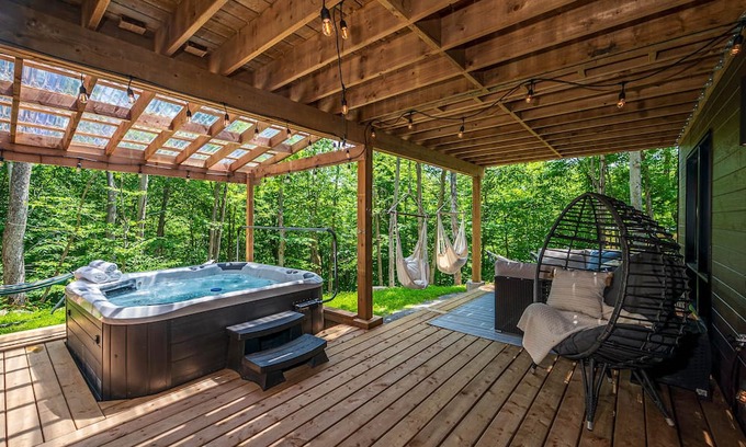 Argenteuil Regional County Municipality Ski Chalet | Perfect Getaway: Spa, Dome Sauna & Lake Access Awaits