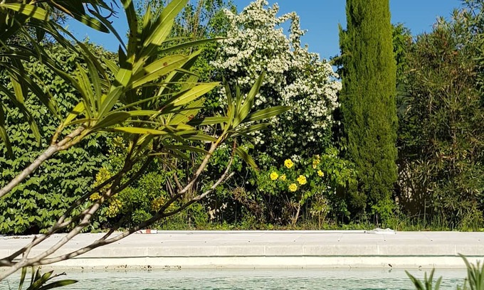 Seguret House | Holiday Home 'Villa Le Mas Des Fleurs' with Private Pool, Private Terrace and Wi-Fi