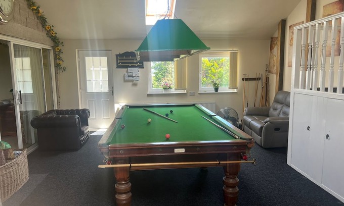 Hurdlow House | Family-Friendly Greystones Nawab Annexe in Peak Park