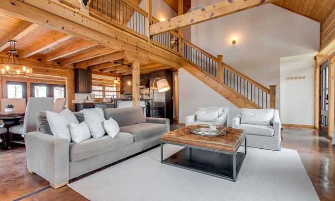 Fairview Cabin | Whispering Woods Lodge: 3BR Retreat with Pool Table & Nature