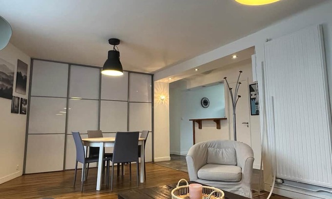 Bellamy-Barbin Apartment | Cozy Nest in Nantes: Breakfast Included & Family-Friendly