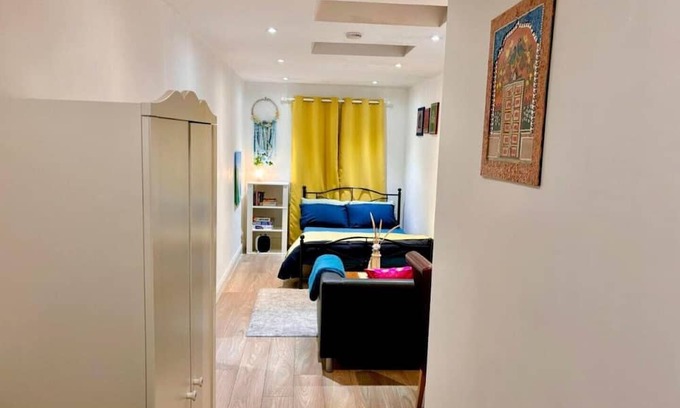 Dublin Apartment | Cozy Liffey Valley Homestay with Breakfast & Family Amenities