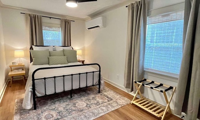 Columbus House | Cozy West Lowndes Country Cottage with Family-Friendly Amenities