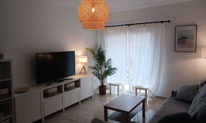 Los Remedios Apartment | Sevilla Ferienwohnung: Ideal Location for Feria Abril 2024