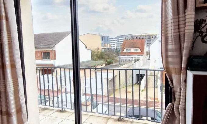 Clamart House | Relaxing Retreat with Jacuzzi, Garden & Terrace in Clamart