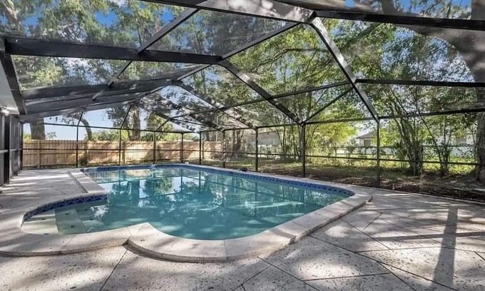 Temple Terrace House | Welcoming Pool Home Steps from Busch Gardens & Casino