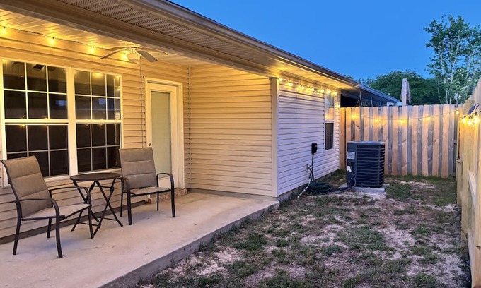 Niceville House | Cozy Getaway in Niceville - Steps from White Sandy Beaches!