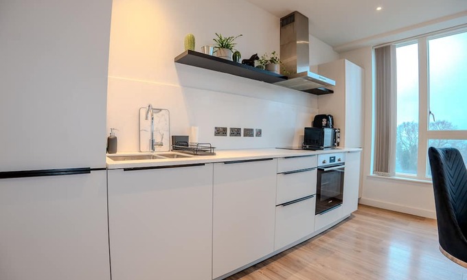 Canons Apartment | Convenient Access to London Bridge and Wembley Station