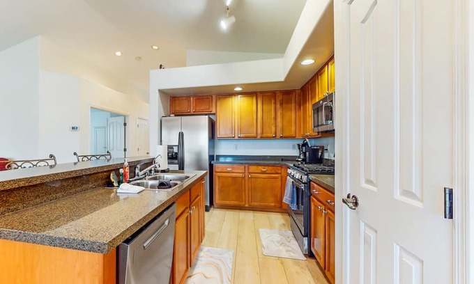 Laveen Village House | Relaxing Water View Stay with Putt-Putt and Cozy Fireplace
