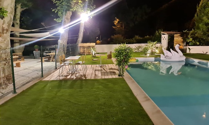 Le Breuil Apartment | Cozy Private Apartment in Le Creusot with Pool & Kitchen