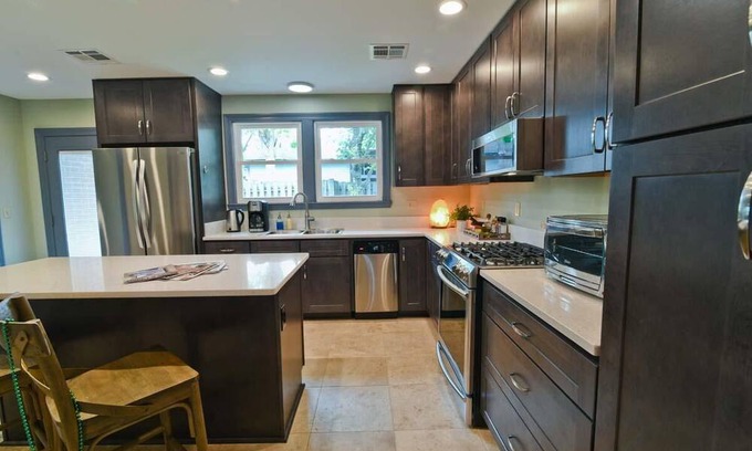 Gretna House | Comfortable 3-Bedroom Home in Historic Gretna