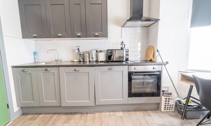 Beeston Apartment | Cozy Studio Retreat with Kitchen Near Nottingham City Centre