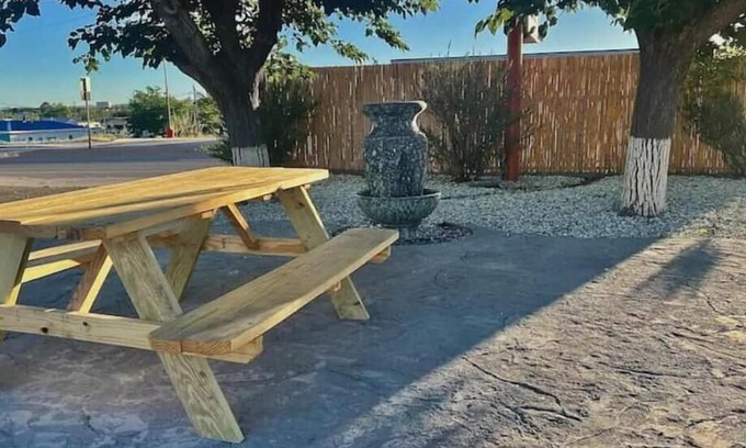 Truth or Consequences House | Budget-Friendly Oasis Motel with King Bed - Family Friendly
