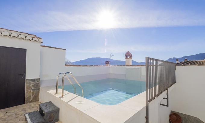 Zafarraya Cottage | Explore Cubo's La Casa de Tita Elvira with Pool Access