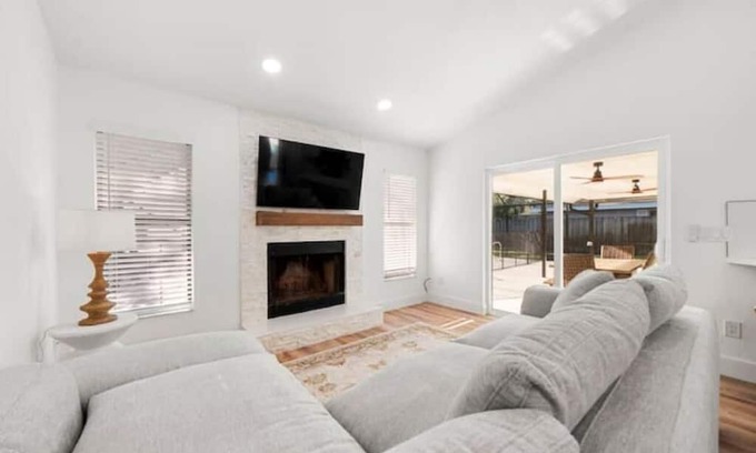 Wellington Bed & Breakfast | Relax at Casa Bella Retreat with Ocean View & Spa Access