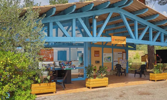 La Roque-d'Antheron House | Pet-Friendly Bungalow in La Roque-d'Anthéron - Rated 9.4/10