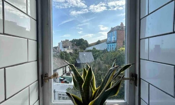 Old Town Hastings Apartment | Discover Eagles Nest: Scenic Views in Old Town
