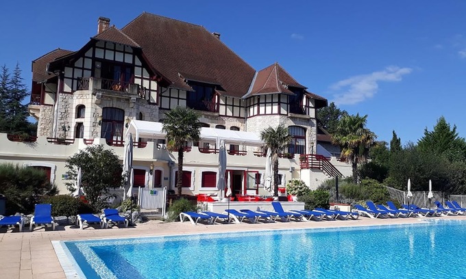 Daumazan-sur-Arize House | Elegant Villa with Two Pools and Family-Friendly Amenities
