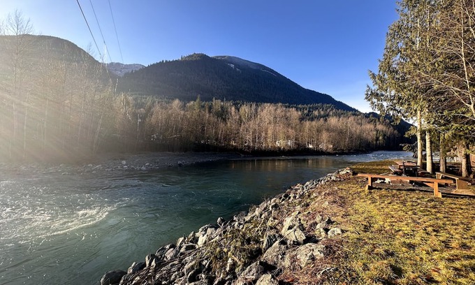 Sardis House | Waterfront Cabin Retreat with Fire Pit & Hot Tub Access