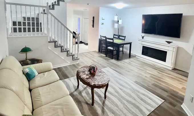 Industrial Park House | Bright & Peaceful Retreat Near the Airport with Spa Access