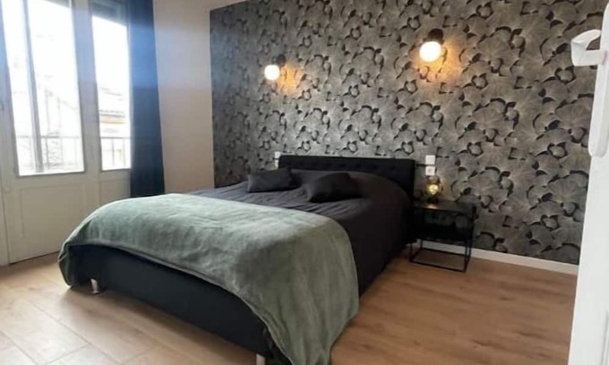 Marengo - Jolimont Apartment | Relaxing Retreat Steps from Downtown with Spa Amenities