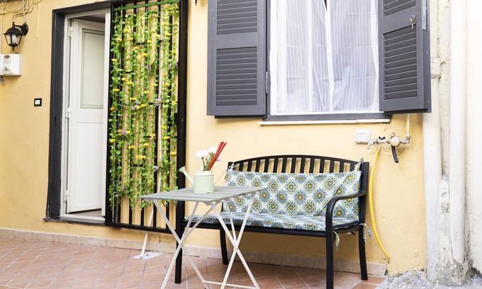 San Giorgio a Cremano Apartment | Relaxing Retreat Near Vesuvius: Pet-Friendly Getaway