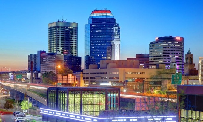Springfield Apartment | Modern Getaway with Kitchen in Downtown Springfield!