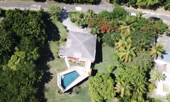 Old Towne House | Relax at Bananaquit by the Beach with Pool and Spa Access