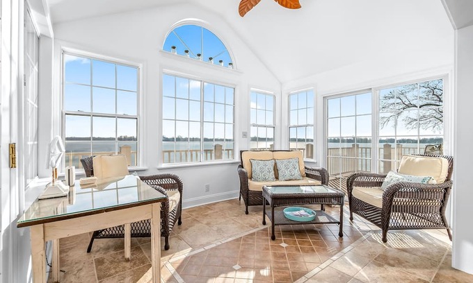 Coldwater Cottage | Discover Pearl Beach Lakefront: Breathtaking Views & More
